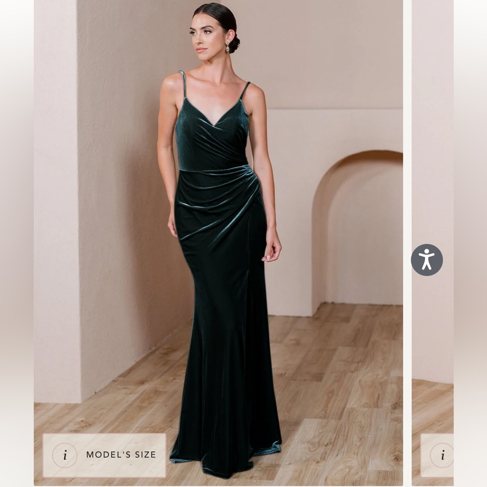Revelry Rory Velvet Dress Size 8 CLASSIC EMERALD 614 green